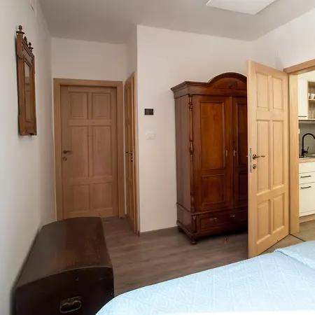 Апартаменты Apartmaji Utrinek, Apartma Salon Podbrdo